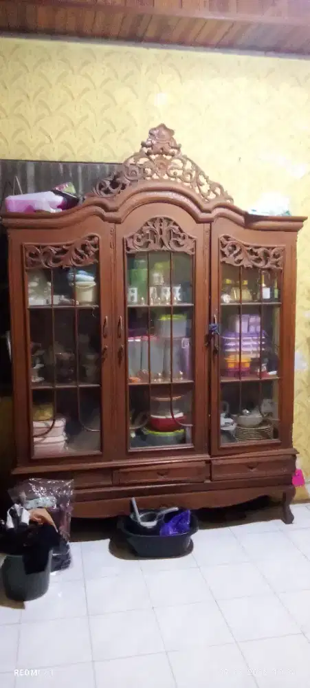 Dijual Dua Buah Lemari Jati Sama Lemari Stanlis Rak Piring