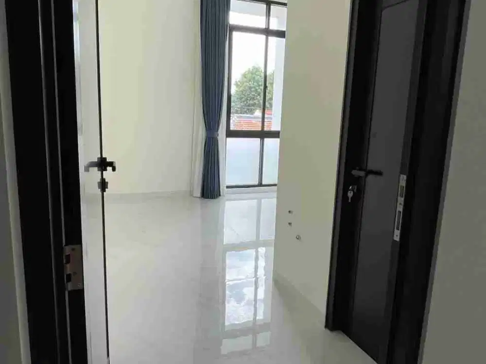 DIJUAL RUMAH 2 LANTAI 1/2  Bangunan Baru,lokasi Strategis