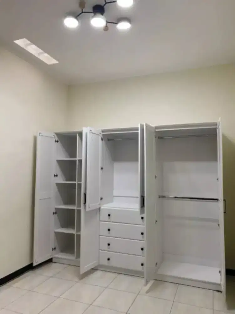 Lemari pakaian Full plat besi