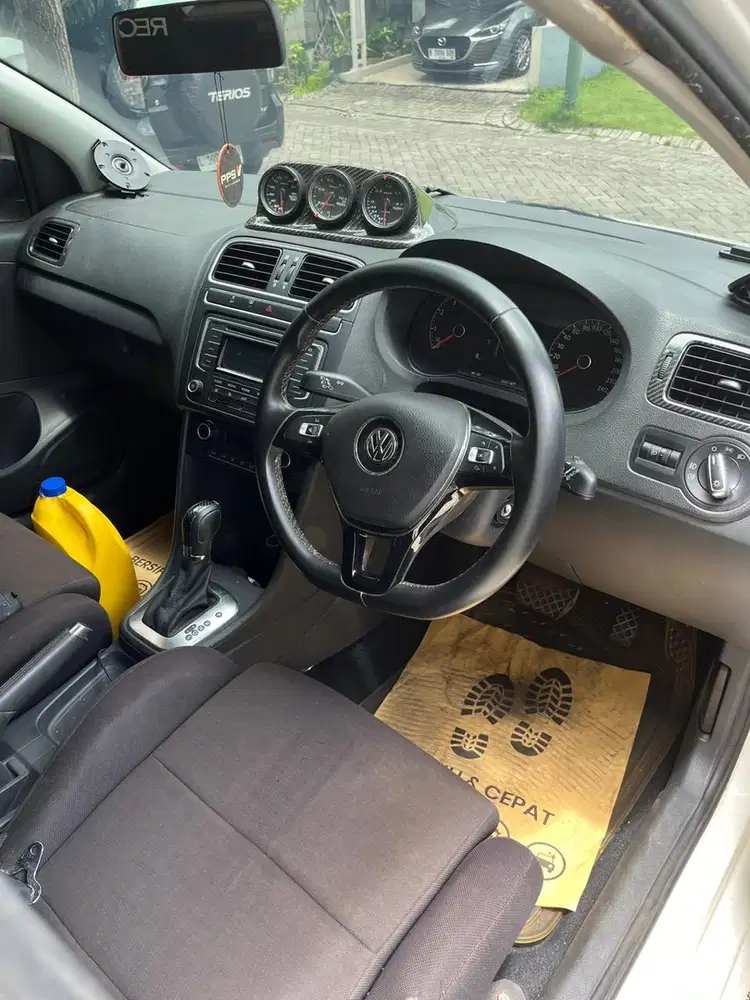 Volkswagen Polo 2015 Bensin