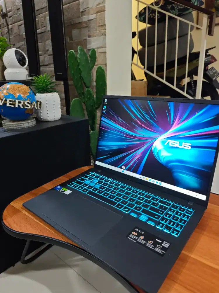 Laptop Asus V16 RTX4050 Core 5 x rog msi nitro