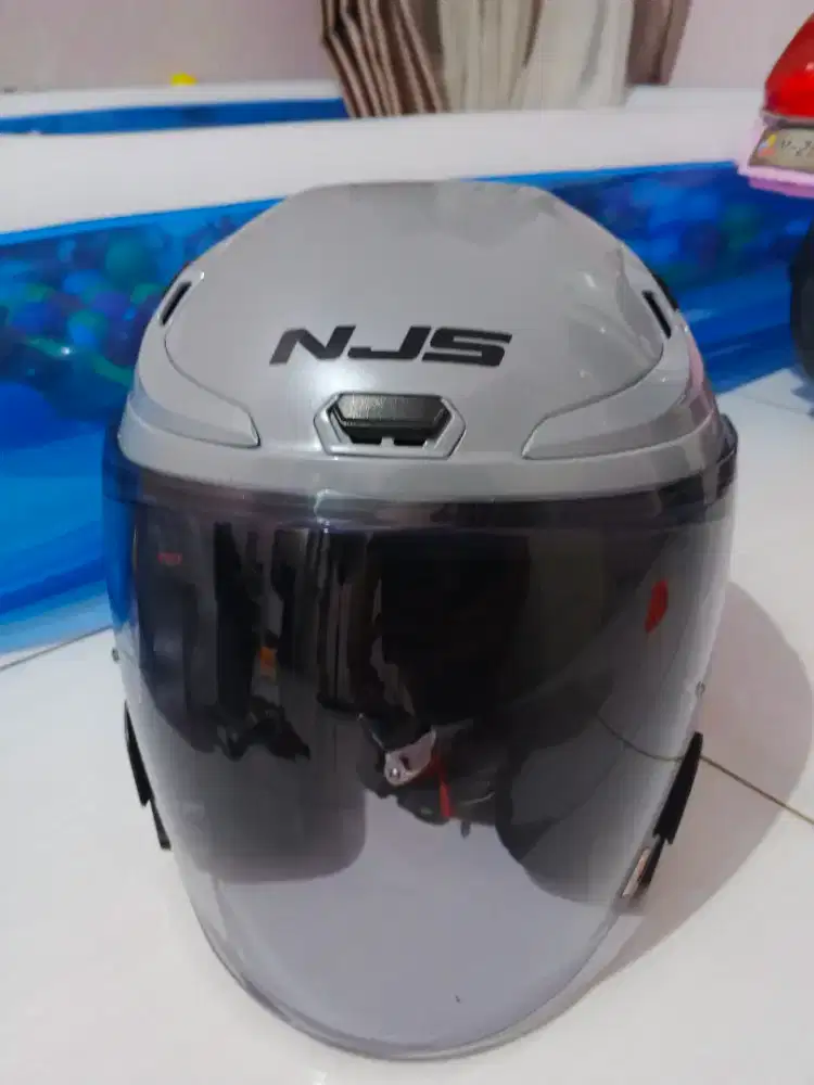 Dijual cepat Helm Merk NJS Neoz XV