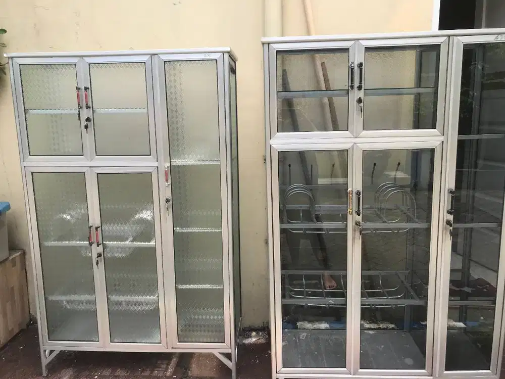 Lemari Piring Kaca Bekas 2 Unit