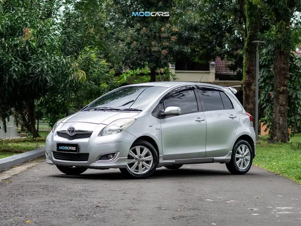 TERMURAH 19JUTAAN! YARIS 1.5 E AT 2011 SILVER MOBCARS
