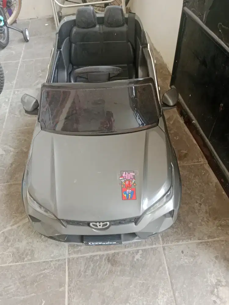 Mobil aki anak tinggal main