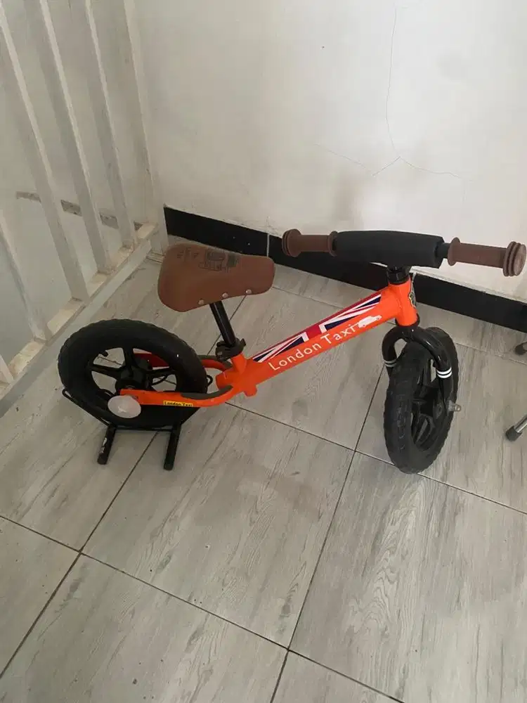 Sepeda keseimbangan anak