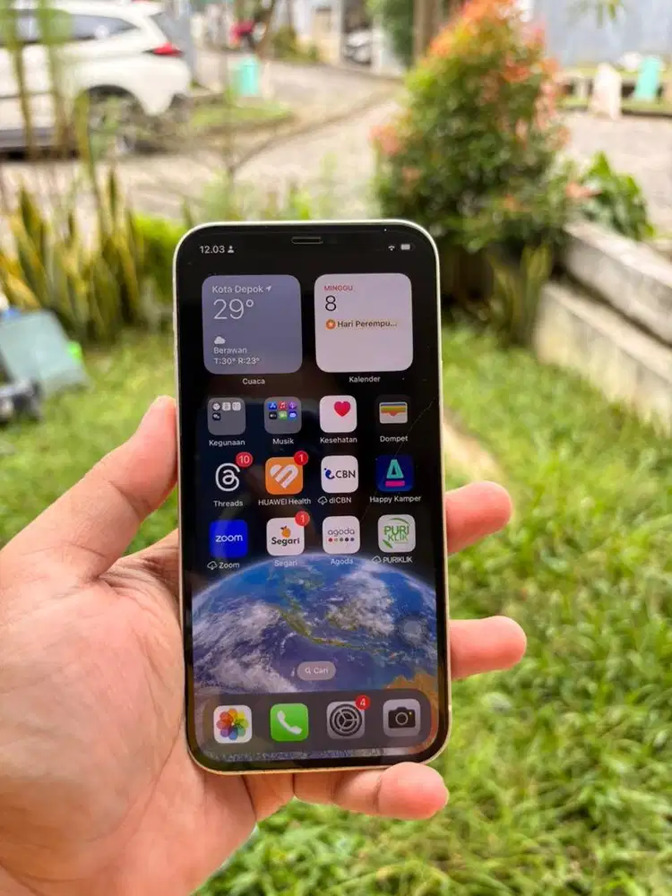 Iphone 12 warna putih