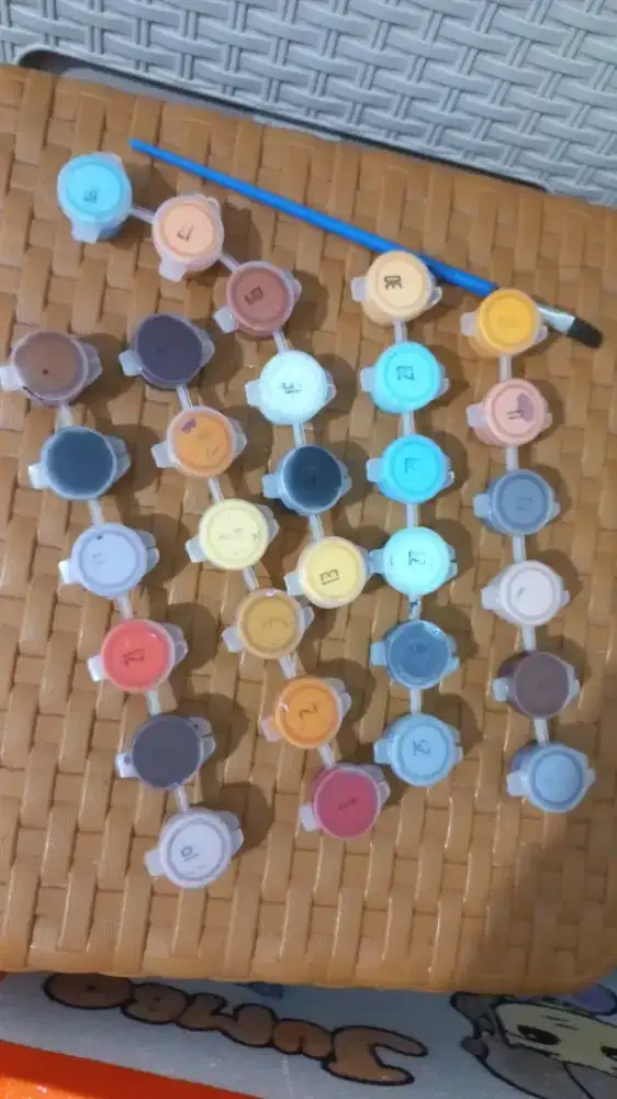 Alat lukis banyak warna