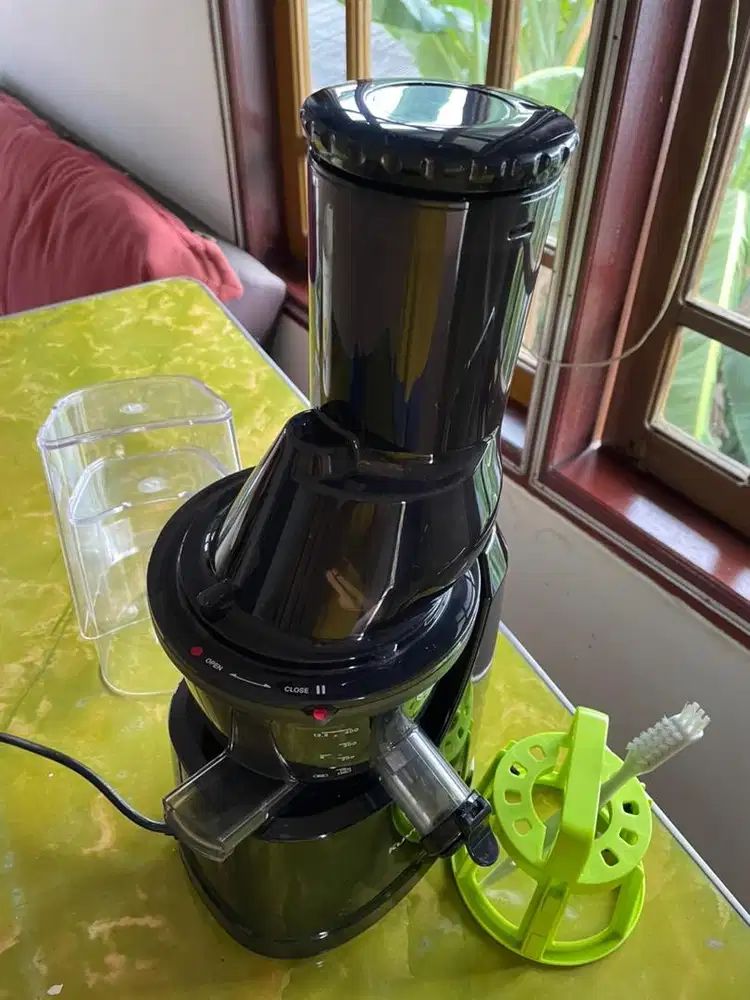 Kuvings slow juice B1700