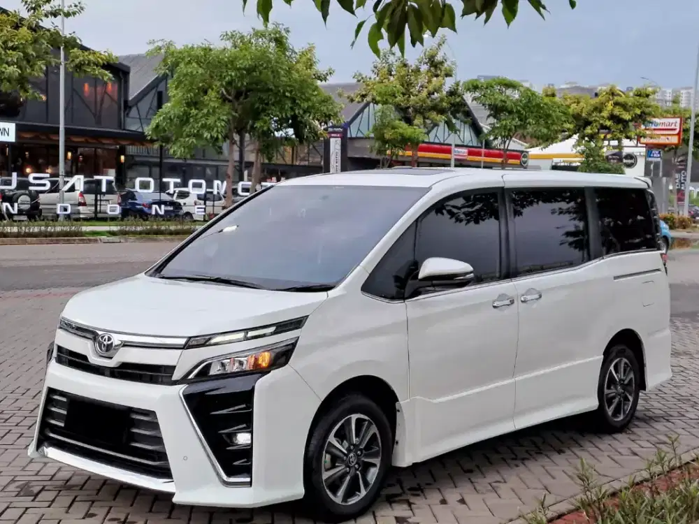 Toyota Voxy 2.0 AT 2019 2020