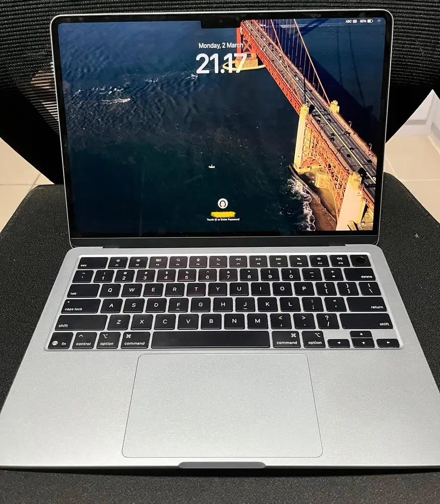 Macbook 13 Inch M4 Sky Blue / Apple