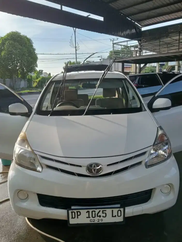 Toyota Avanza 2015 Putih Bensin
