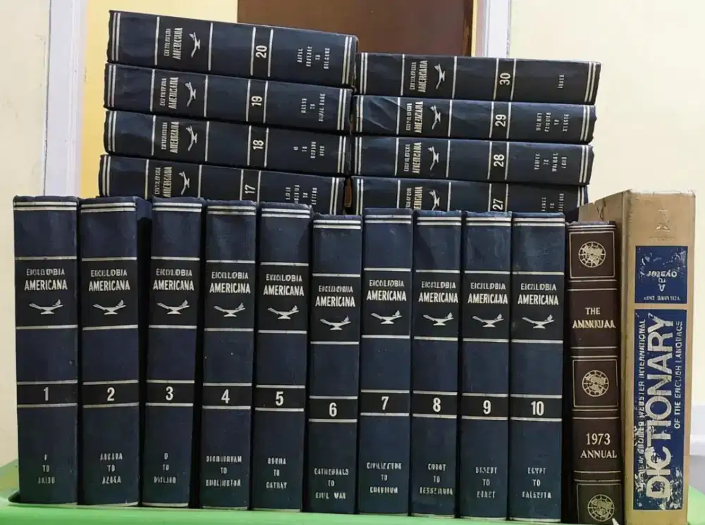 Dijual 1 set lengkap Ensiklopedia Americana koleksi klasik 1973