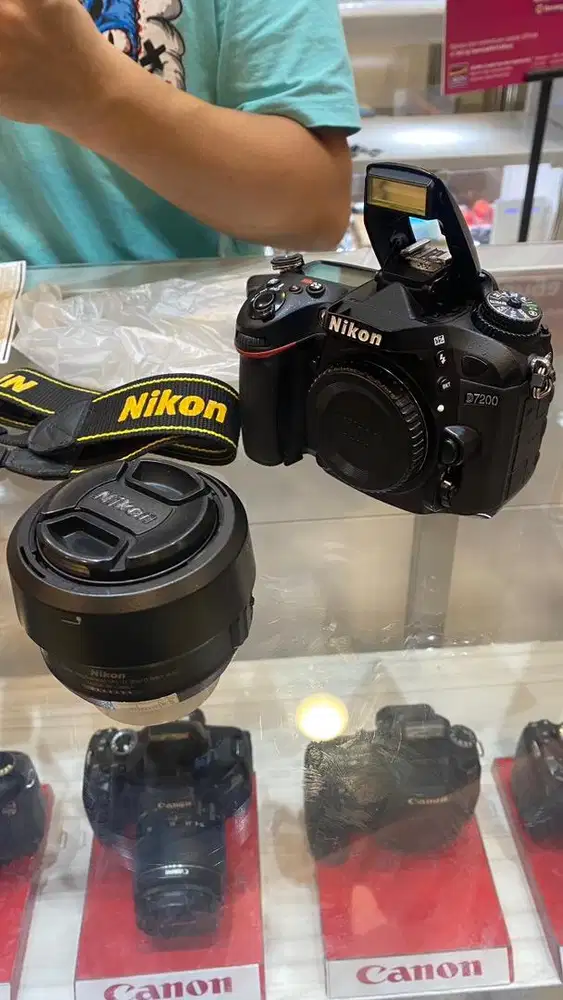 Di jual Nikon D7200 + lensa 35mm
