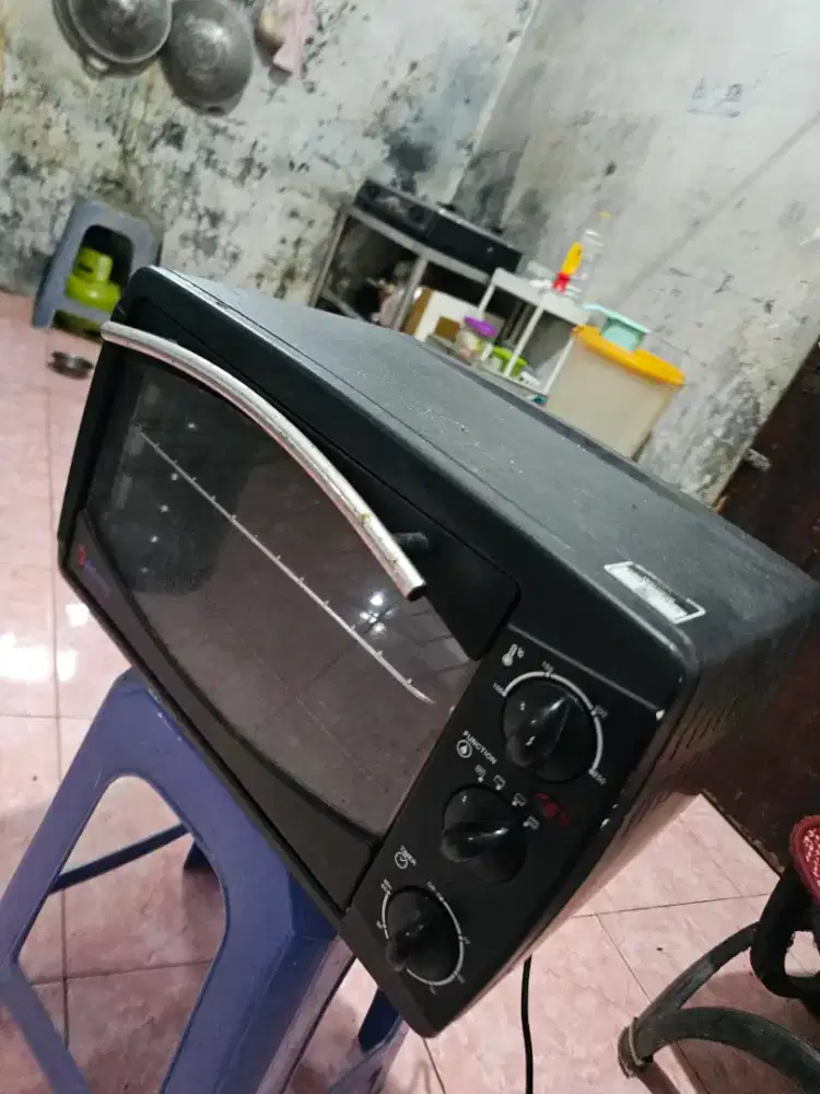 Oven listrik kecil