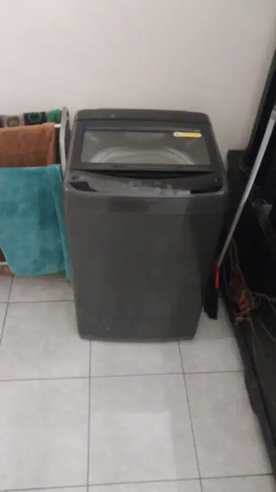 Mesin cuci masi mulus LG 9 KG