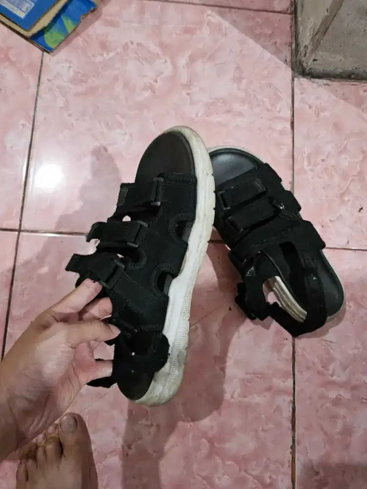 Sandal Gunung Nevada