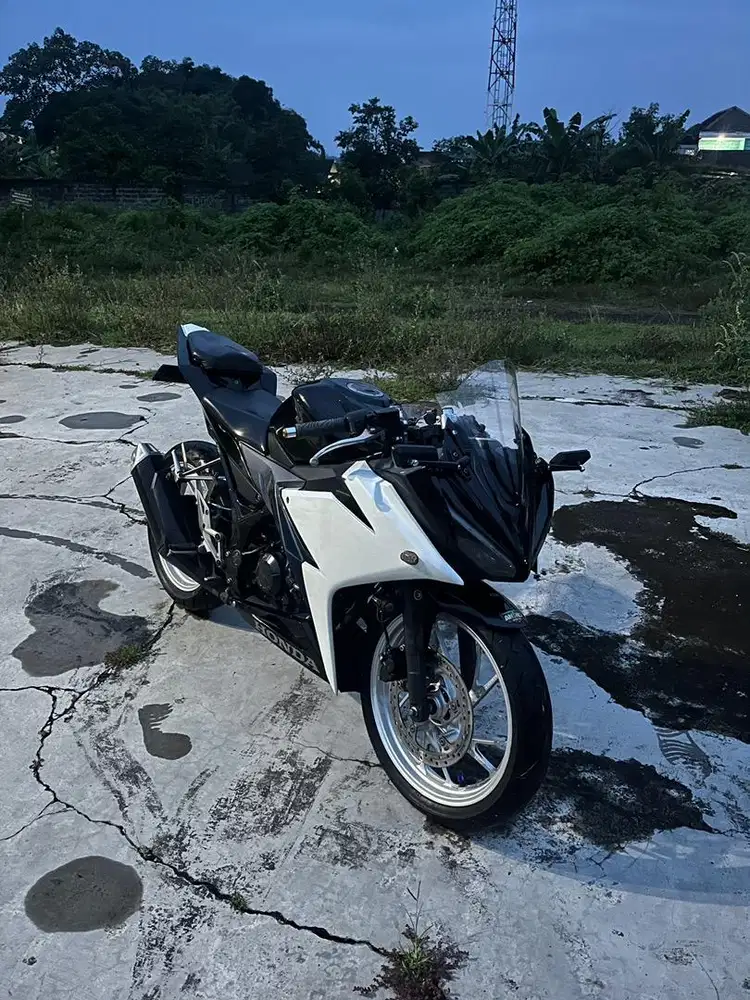 Honda CBR 150R th 2016