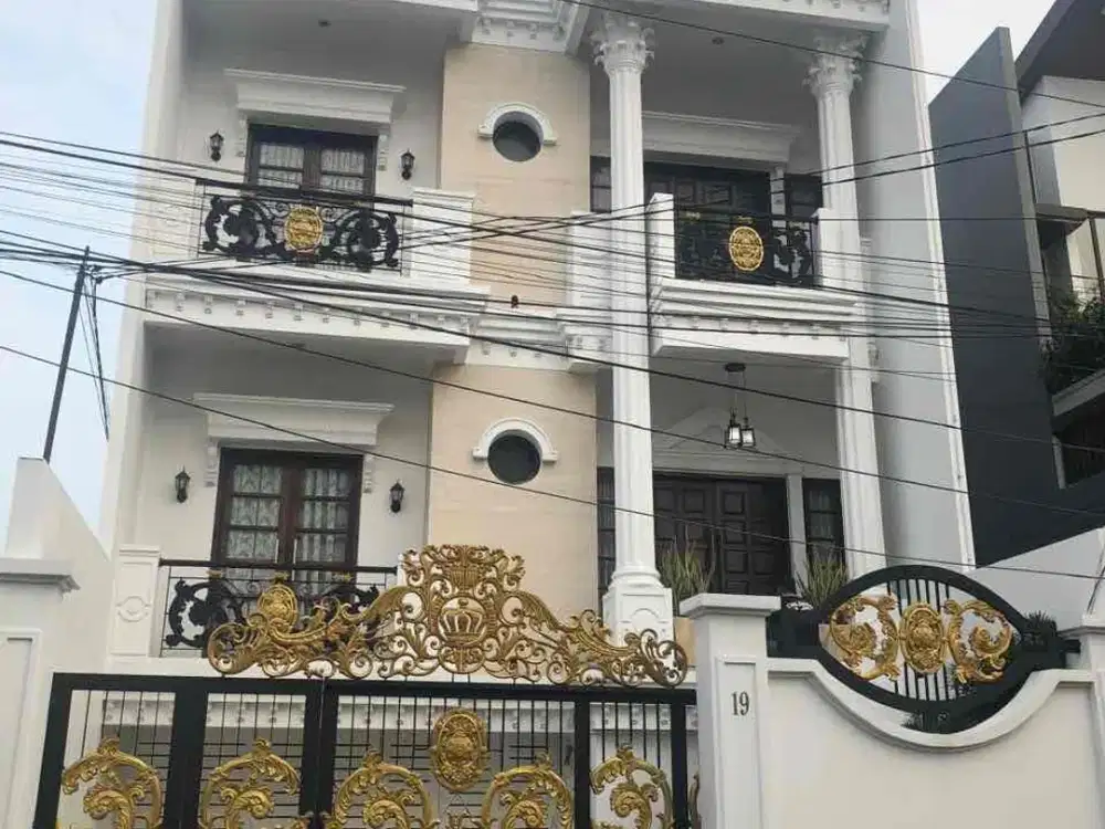 Rumah Mewah 3 Lantai Siap Huni di Kebon Jeruk Jakarta Barat