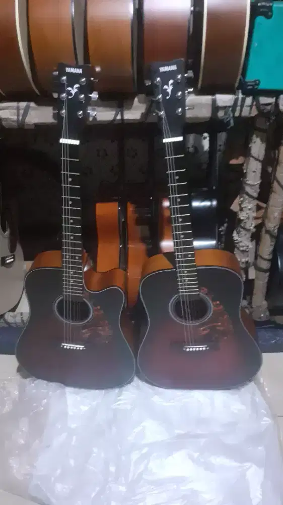 GITAR AKUSTIK YAMAHA