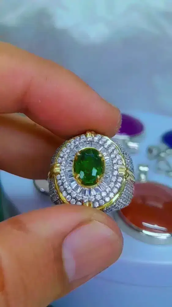 Tsavorite garnet (vivid green)