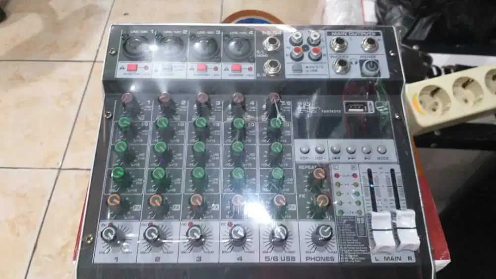 Mixer Crimson 6ch
