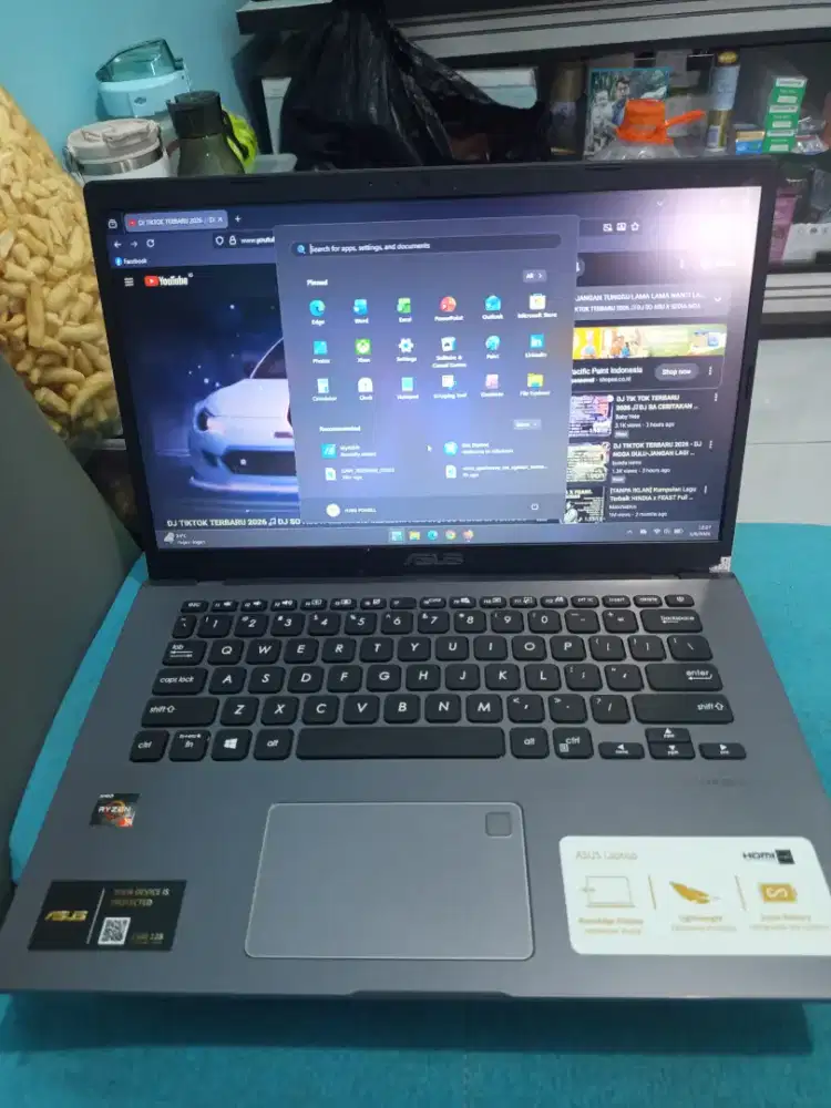 Laptop ASUS VIVOBOOK X409D . AMD RYZEN 3 . Ram 8gb/SSd 256. Normal