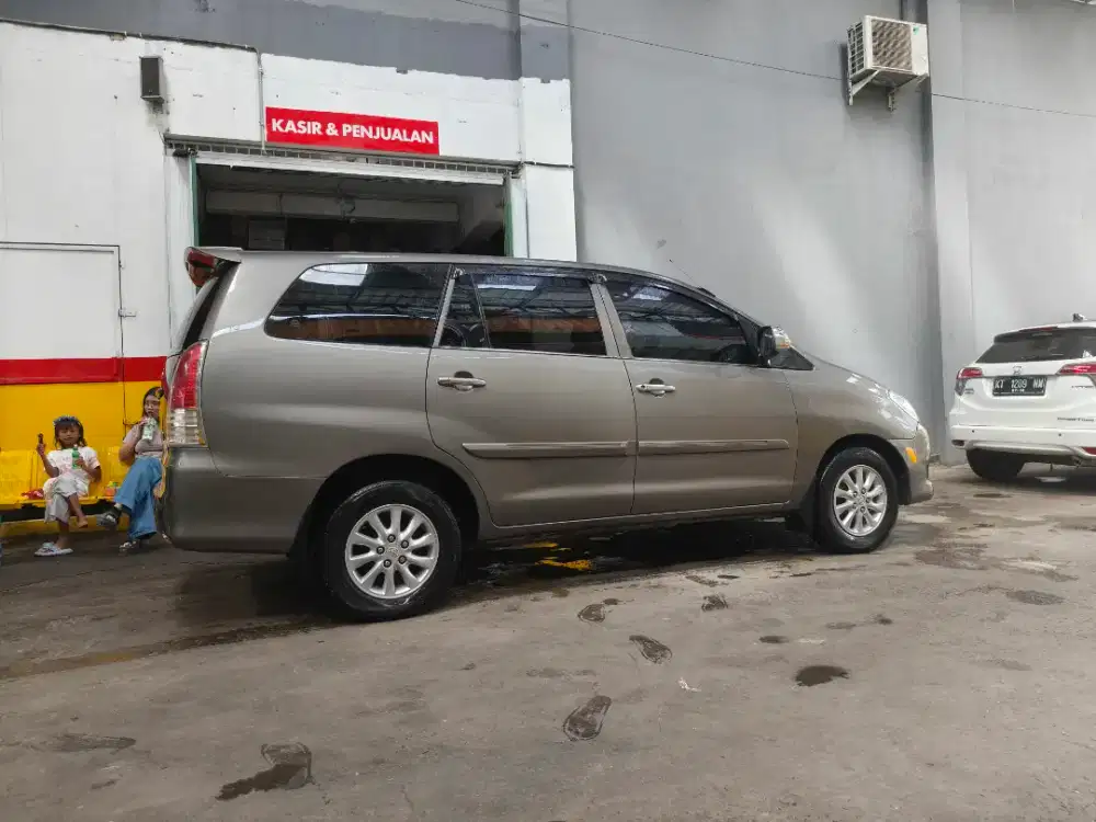 Innova E 2010 A/T Bensin