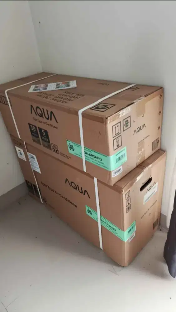 AC AQUA 0,5 PK masih baru