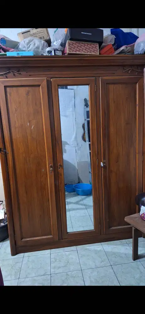 Lemari jati kokoh 3 pintu