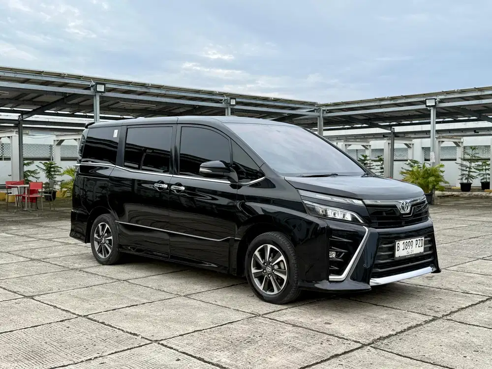 Toyota Voxy 2018