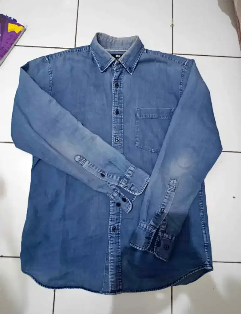 Kemeja UNIQLO Pria/Wanita