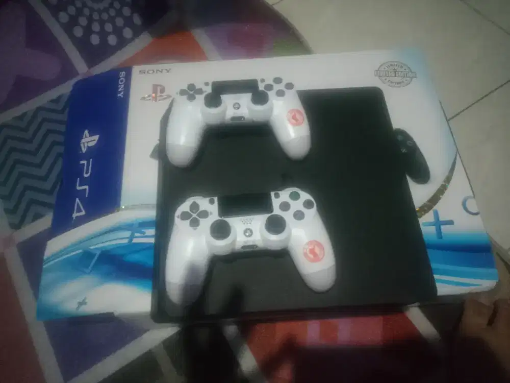 PS4 Slim Original
Firmware resmi (bisa online & update normal)