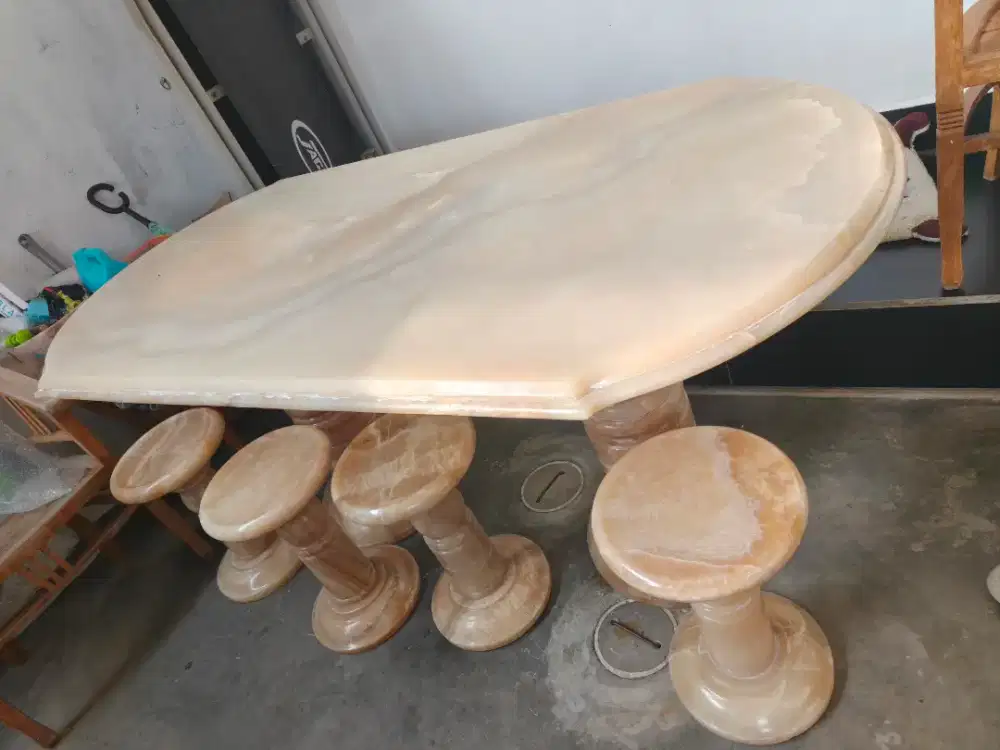 Meja makan oval onyx marmer