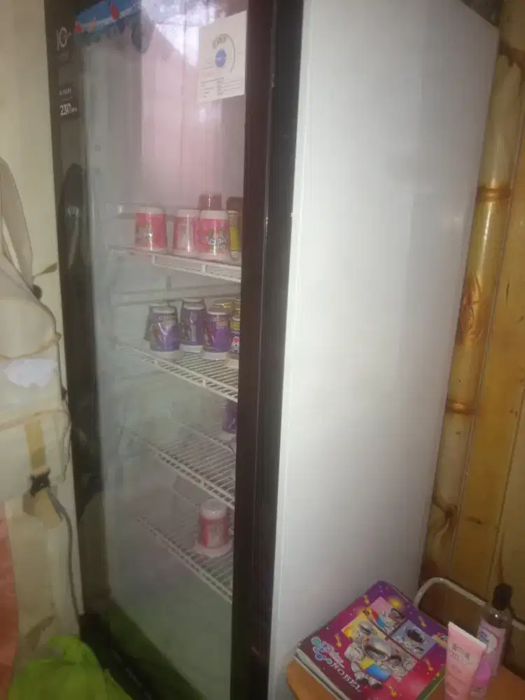 Polytron showcase chiller 230l 4 rak