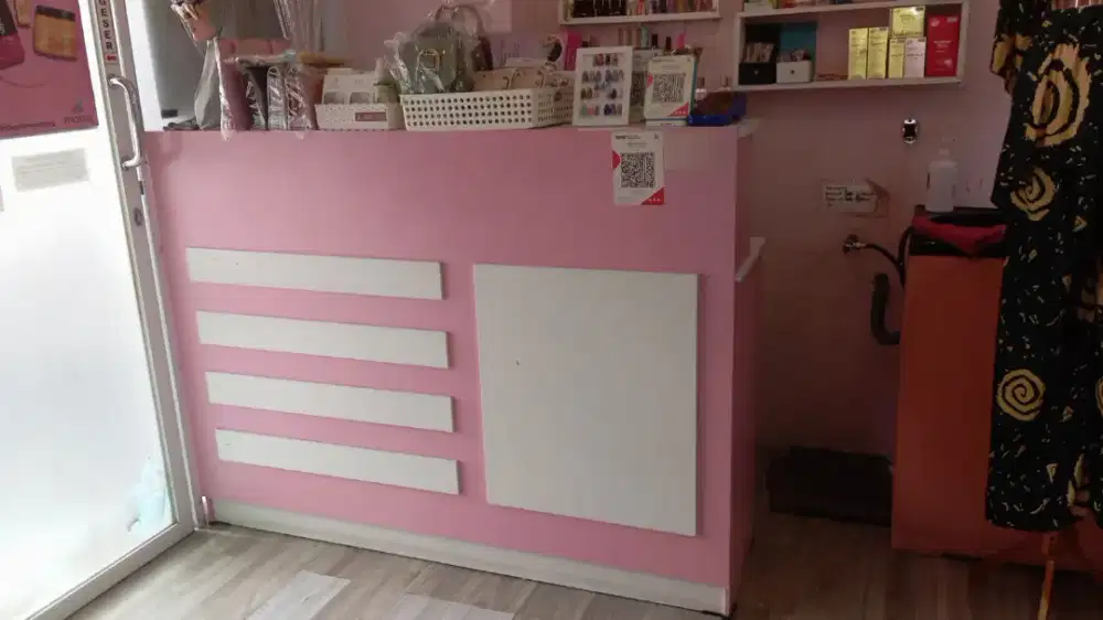 Dijual cepet meja kasir salon