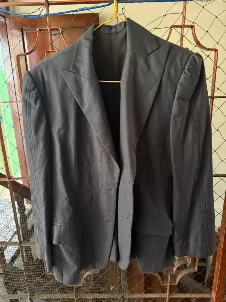 Blazer Hitam Elegan