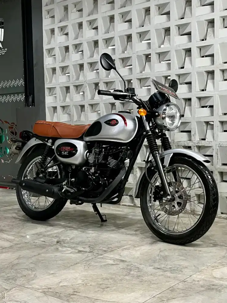 KAWASAKI W175 SE 2023 LOW ODO - Chintia Mustika