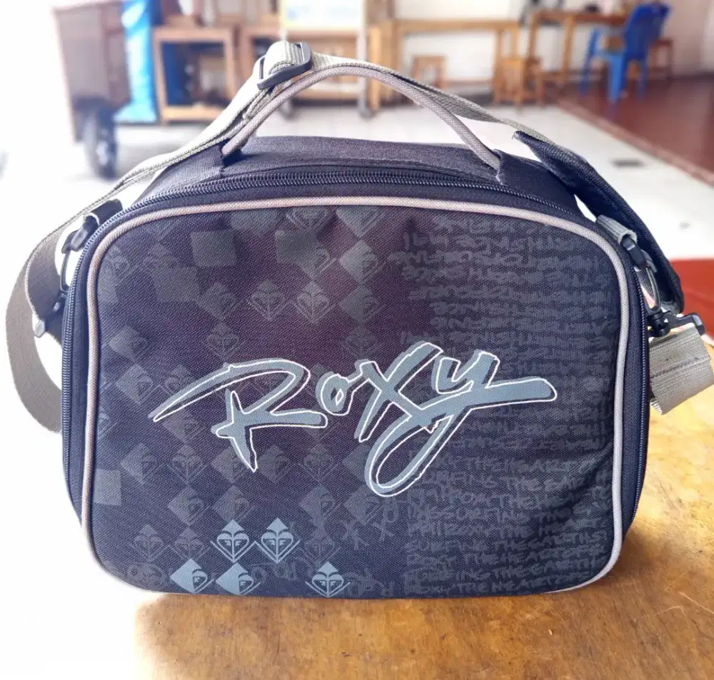 Bismillah. Fore Sale waist bag Roxy Original Mulus. No Minus