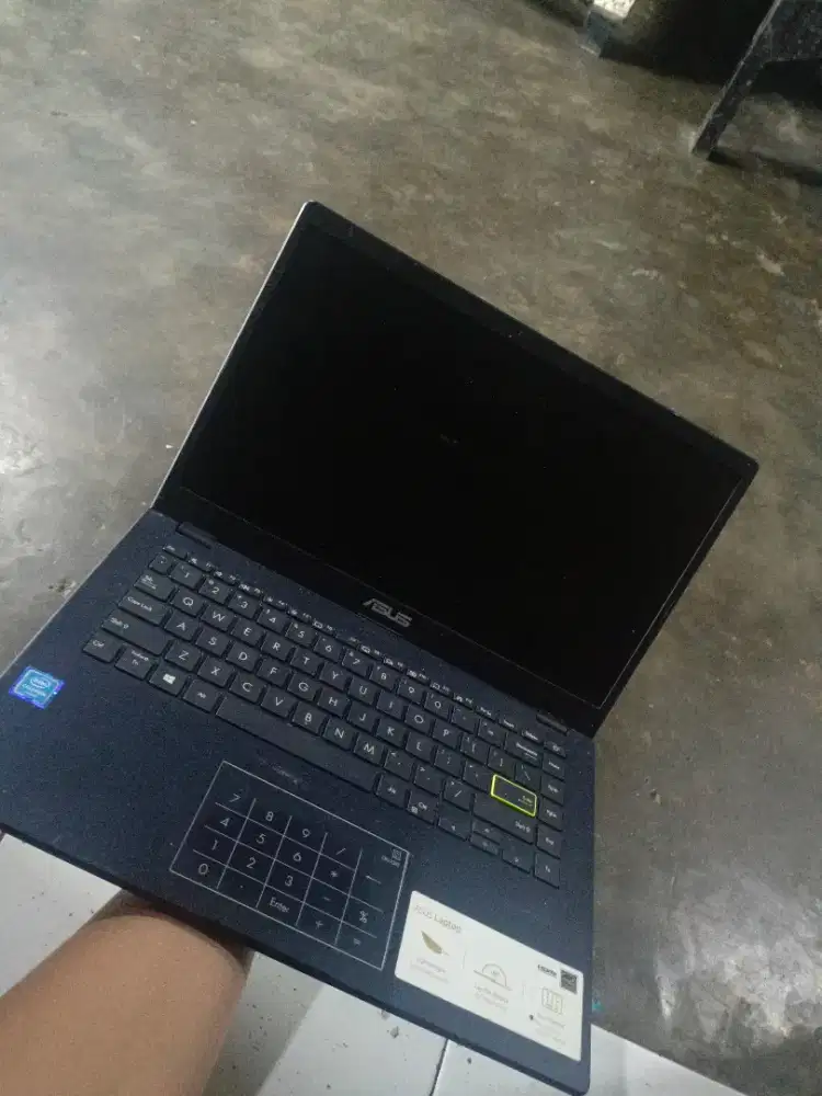 Laptop asus e410ma