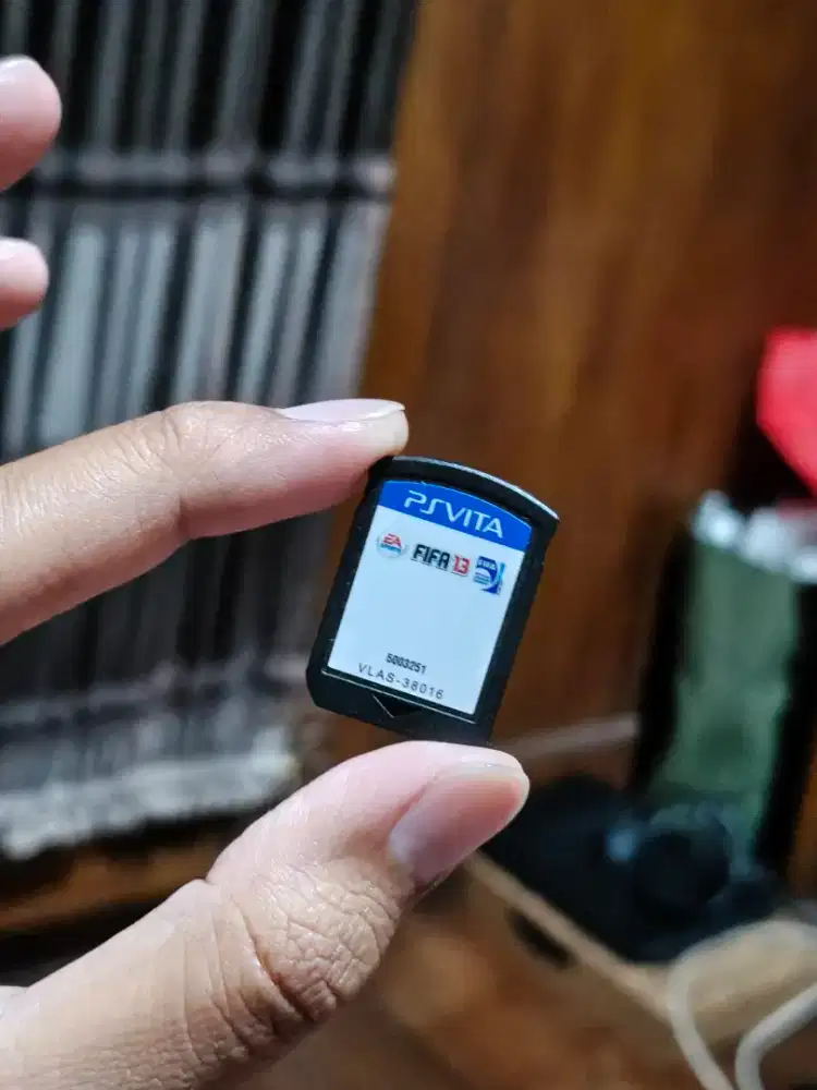 Kaset Fifa 13 PS Vita