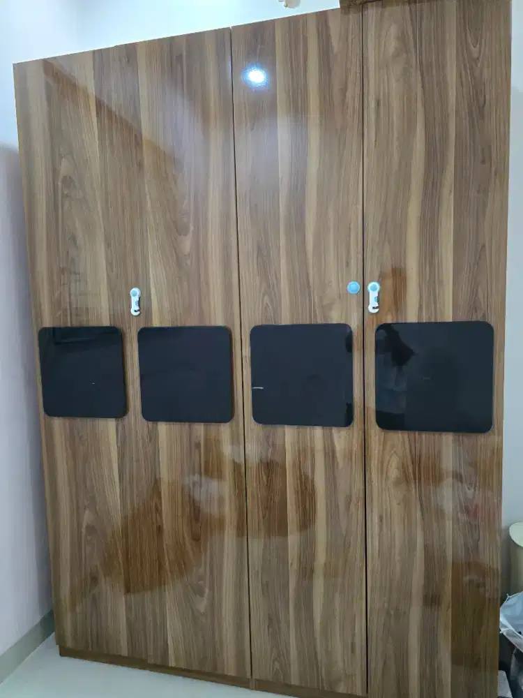 Lemari baju Informa 4 pintu Murah jual cepat