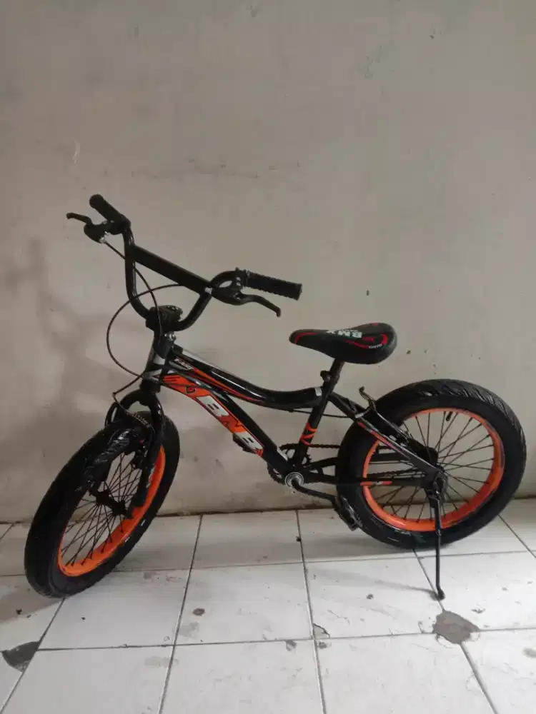 Jual sepeda BMX ban jumbo merk BNB UK 18