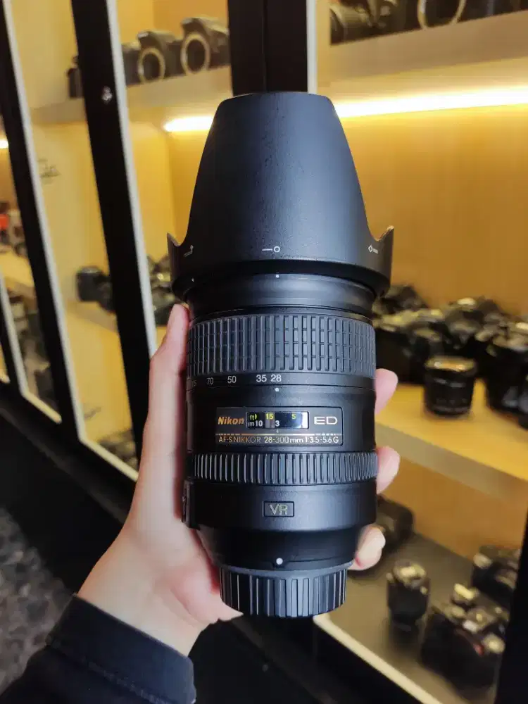 NIKON AFS 28-300mm F3.5 F ED