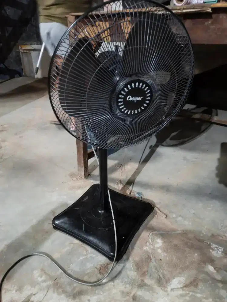 Kipas angin berdiri stand fan merk cosmos 16 angin kenceng