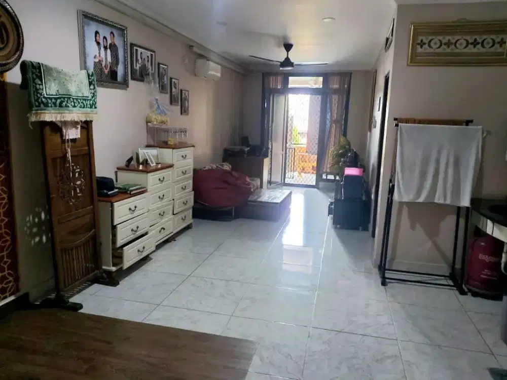 Rumah cantik 3 lantai harga miring di kemang pratama bekasi kota