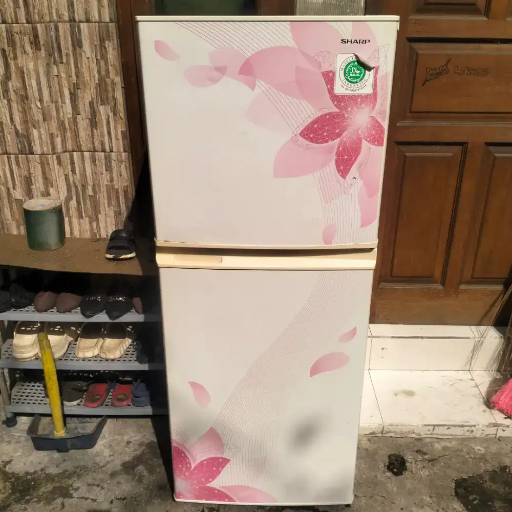 Bismillah semoga laku jual kulkas dua pintu merk Sharp normal