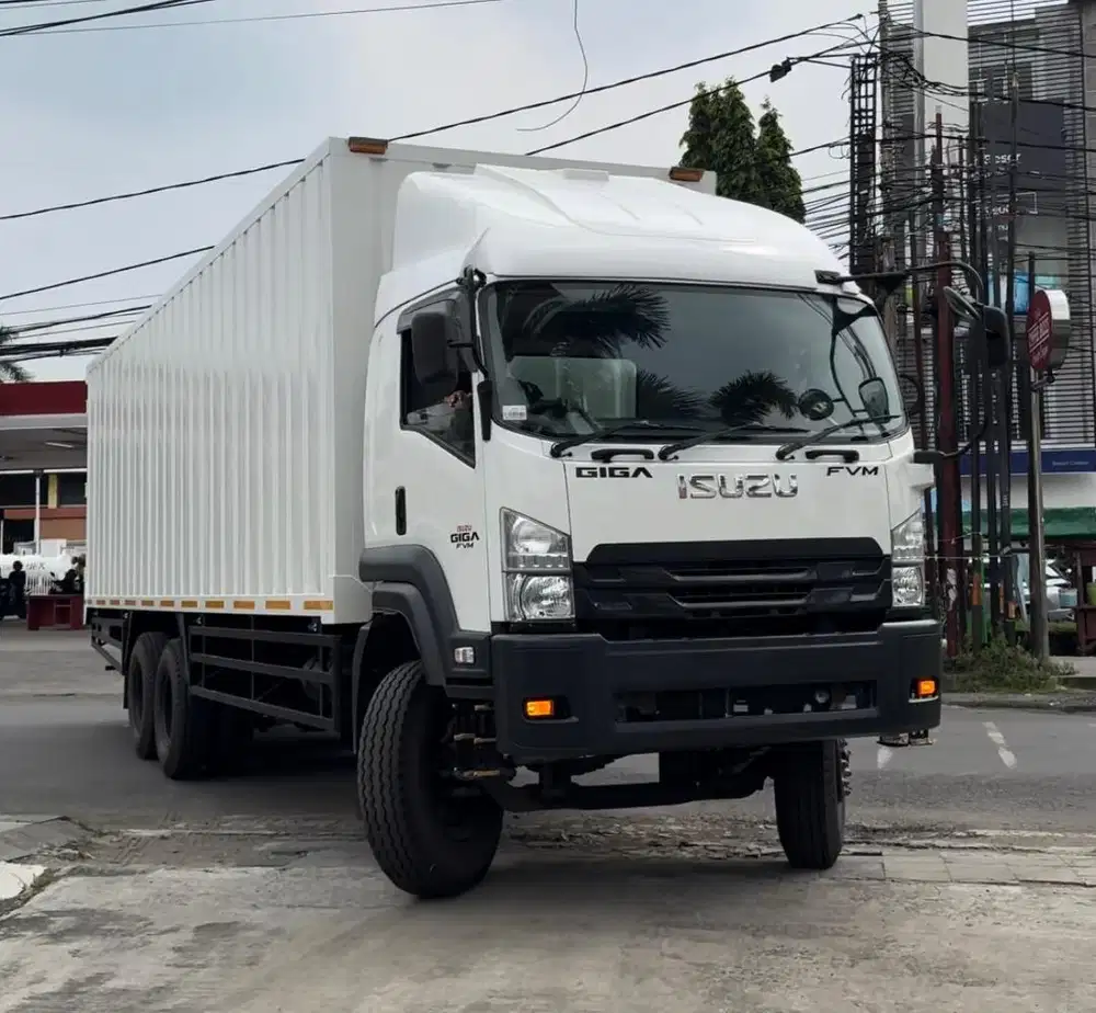 ISUZU GIGA BOX TRONTON 10 RODA FVM 245
