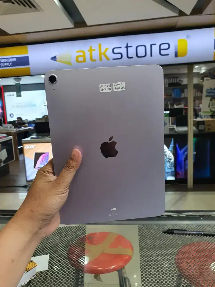 IPad Air M3 128 GB wifi Ibox Garansi ON