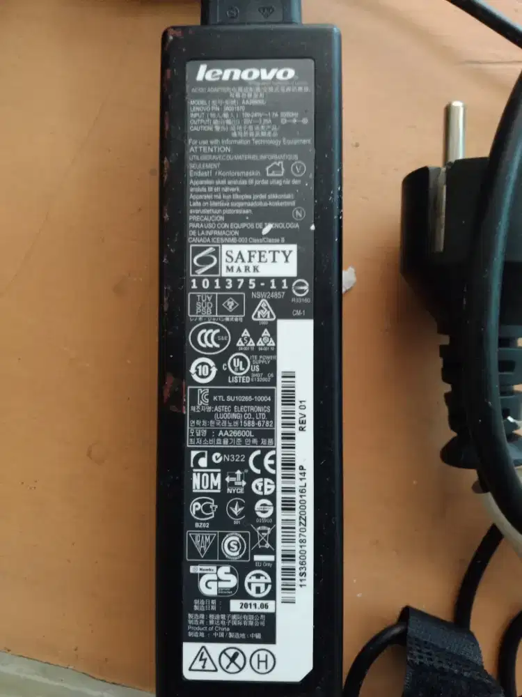 Laptop Jadul Matot (Compal CL51) + Charger Lenovo - Barang Rusak